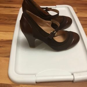Super cute chocolate brown mary jane shoes size 6